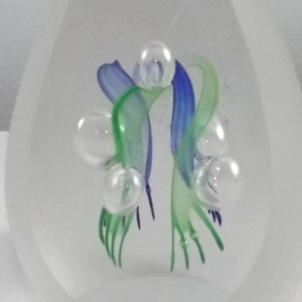 Vintage Ocean Style Aquarium Art Glass Paperweight - Picture 8 of 9